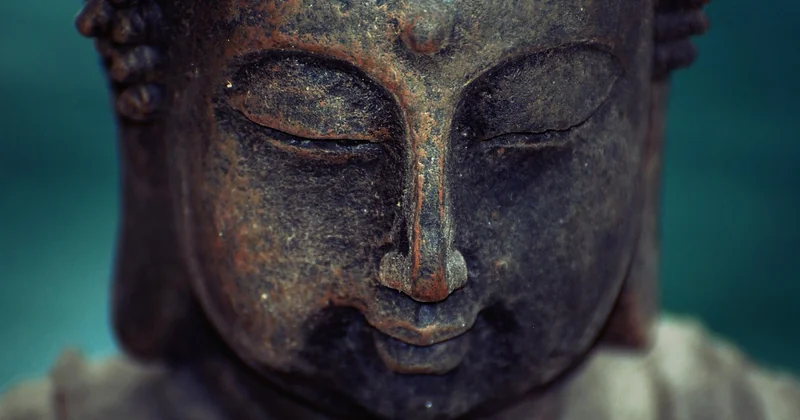Décoder l'iconographie du Bouddha : chaque posture a un sens